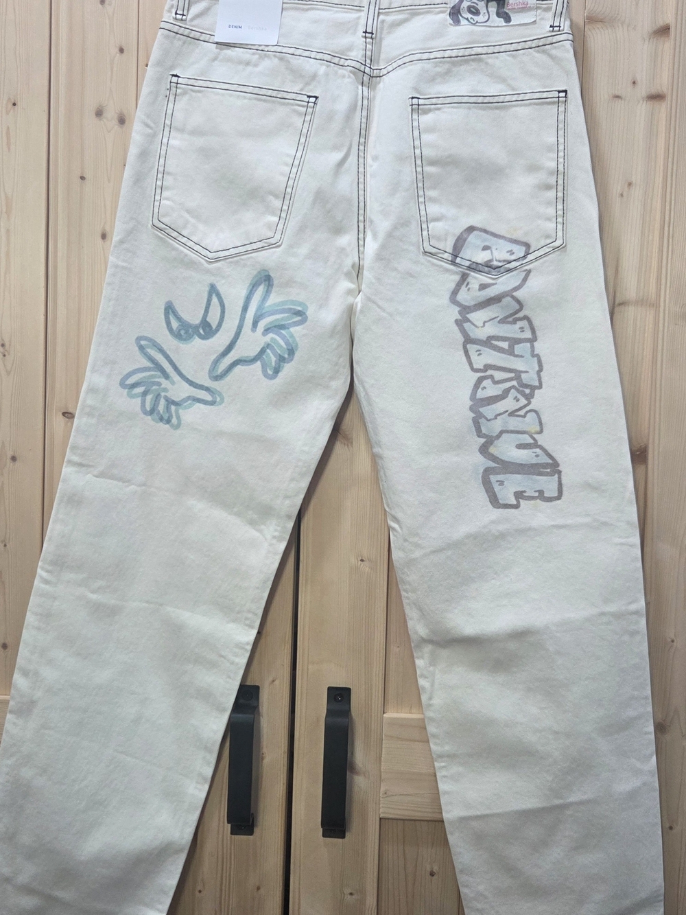 Bershka Cream Wide-Leg Jeans with Pastel Graphic Art - Picture 3 of 6
